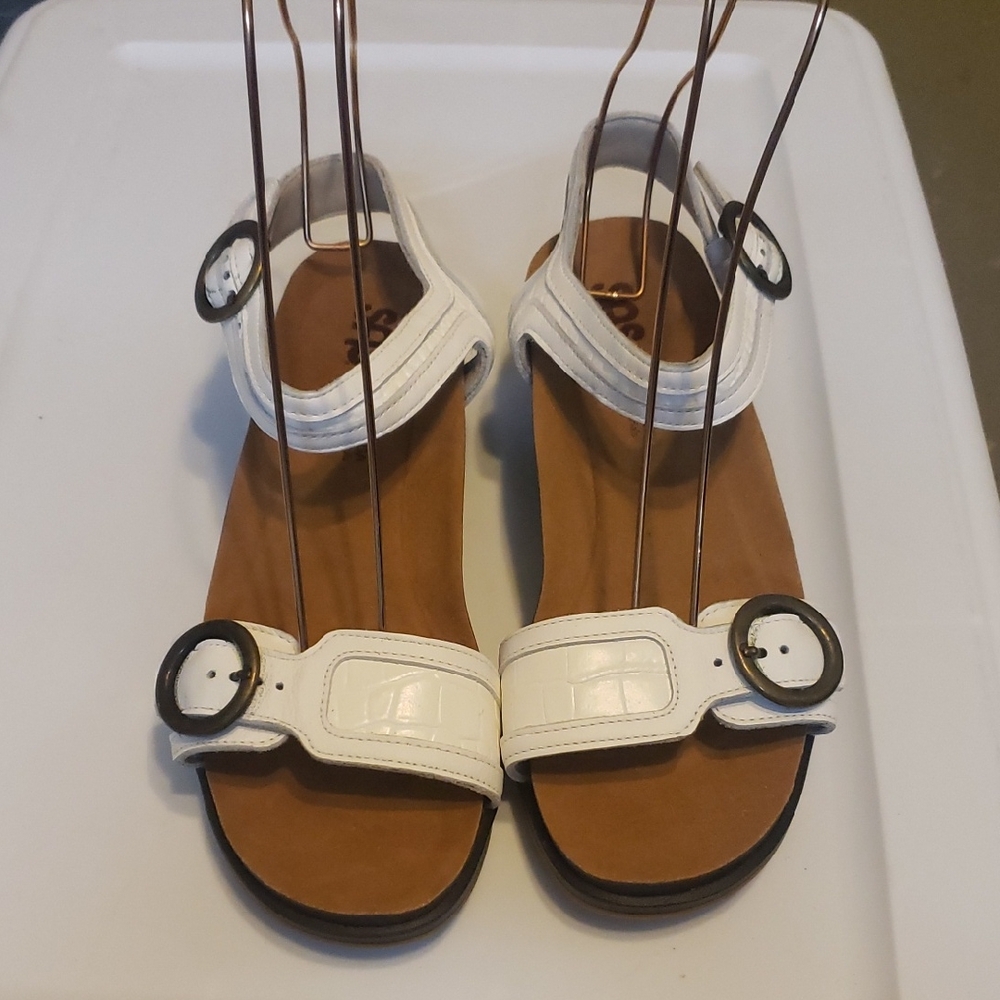 SH186 SAS White Leather Sandals Size 9.5